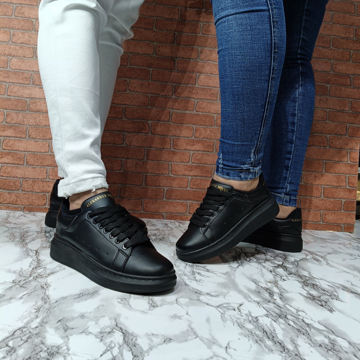 Maqueen Unisex - Elegancia y Versatilidad