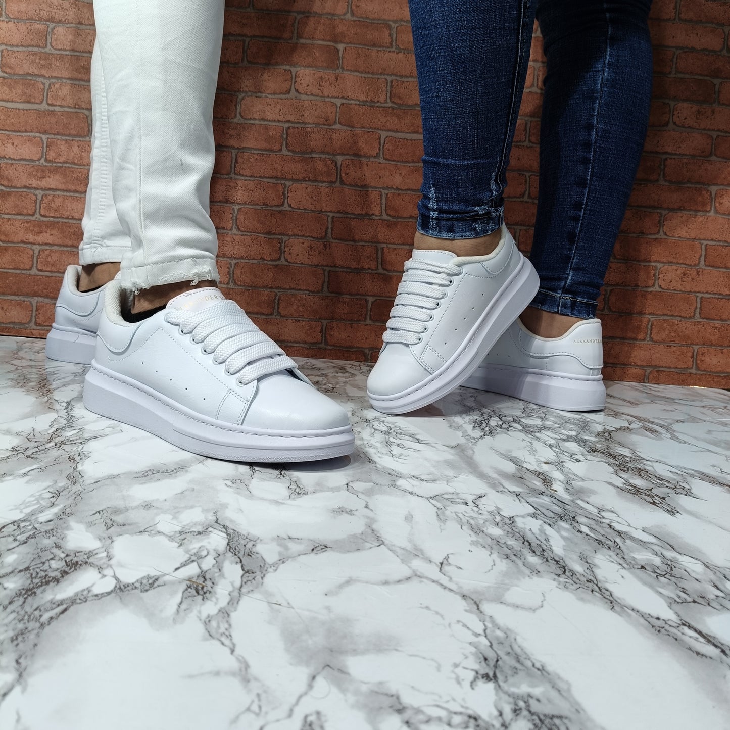 Maqueen Unisex - Elegancia y Versatilidad