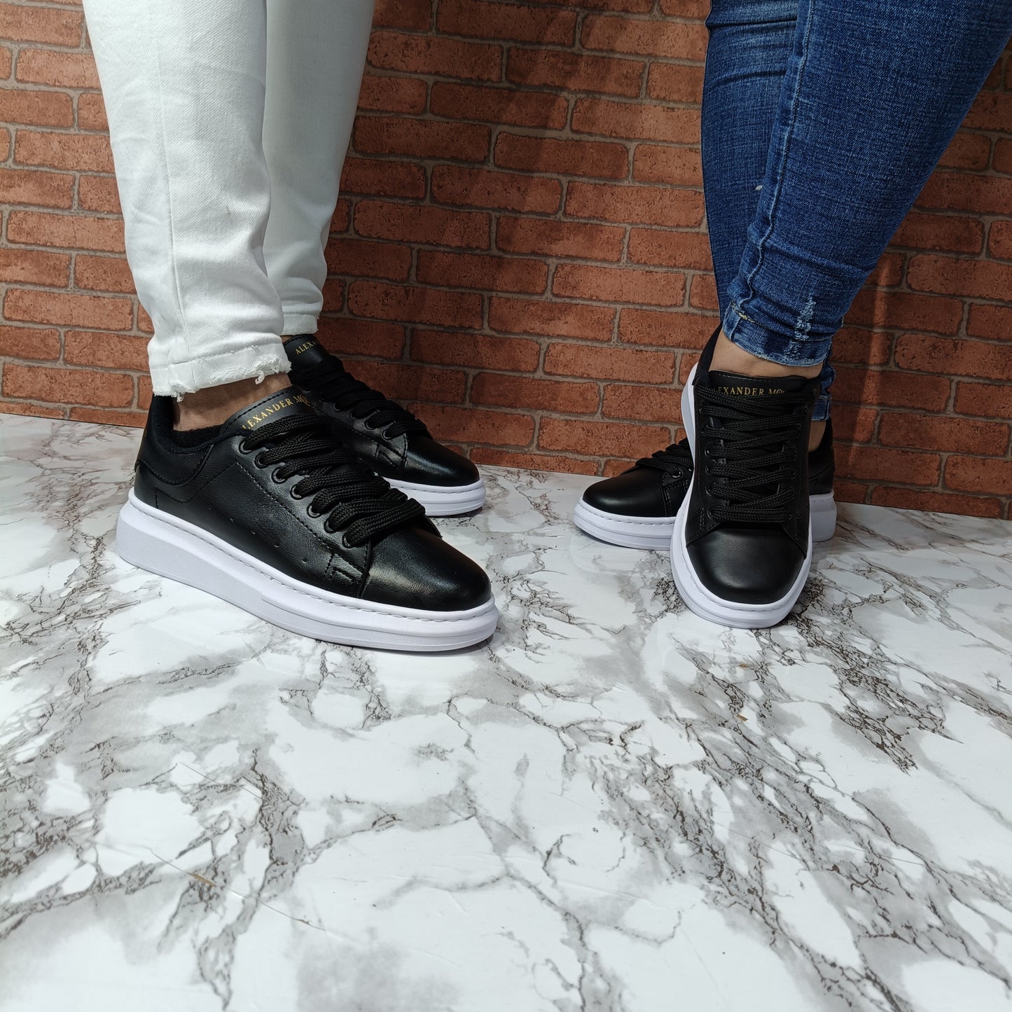 Maqueen Unisex - Elegancia y Versatilidad